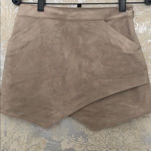 Skirt BCBG brand new with tag.